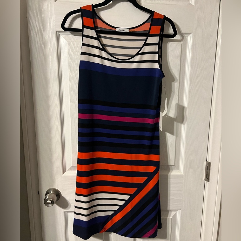 Sleeveless dress 
Calvin Klein
Size 8